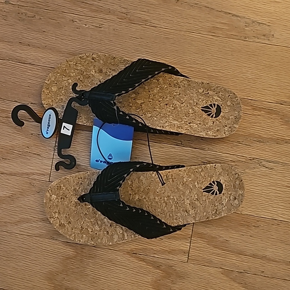 Outrageous Sandles flip flops size 7
